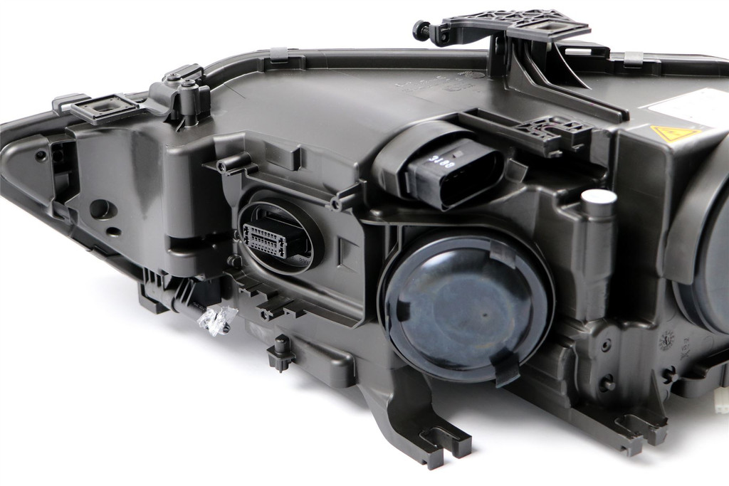 Headlight right Bi-Xenon with LED DRL AFS Audi A4 B8 12-15