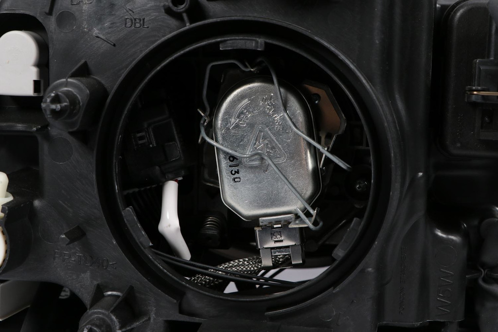 Headlight right xenon Volvo XC90 02-07