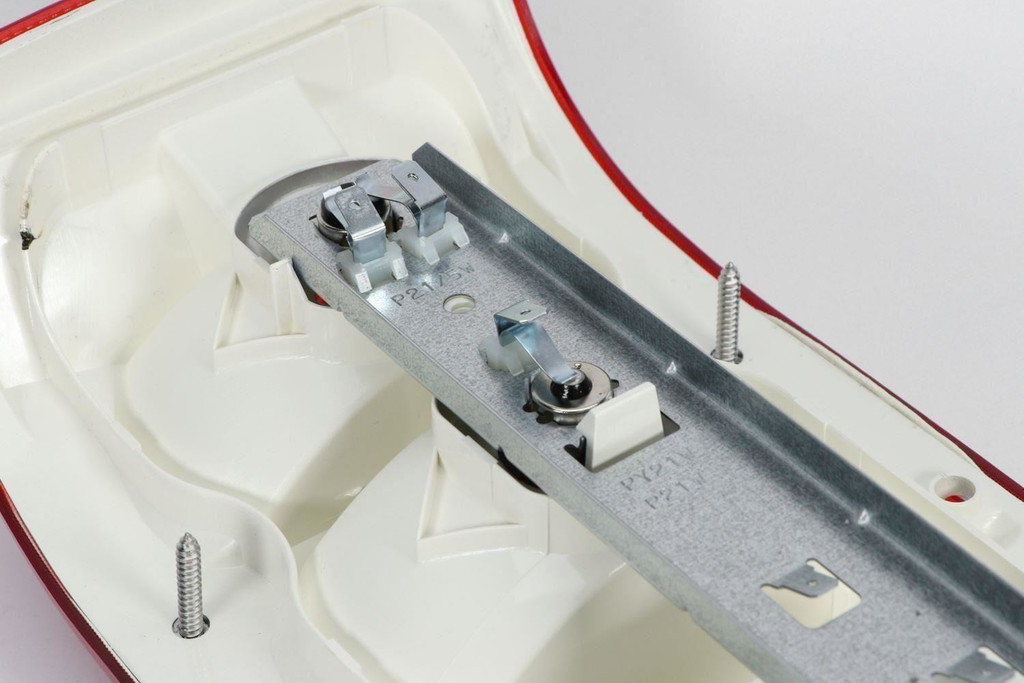 Rear light left with fog triangular reflector Hella Bailey Pageant Caraluna 1 Caravan