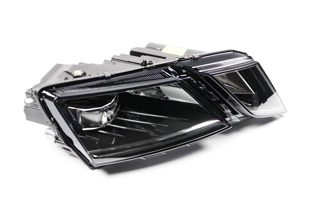 Headlight right LED Skoda Octavia 17-