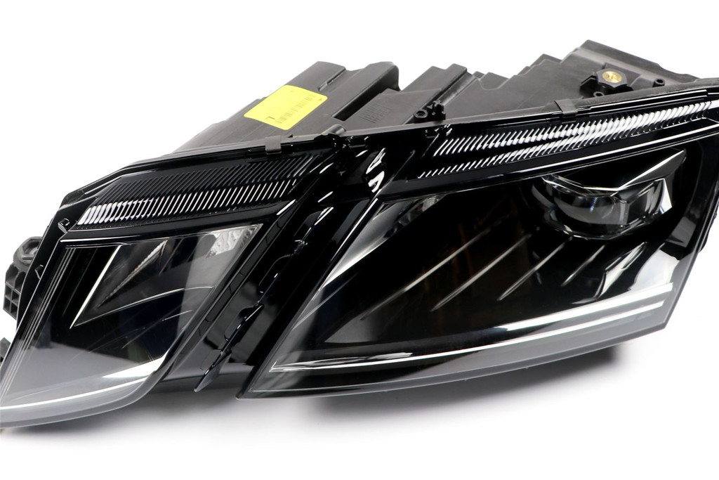Headlight left LED Skoda Octavia 17-