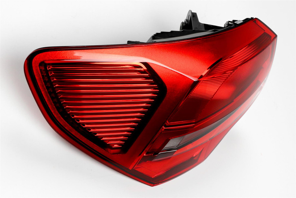 Rear light left outer Audi Q3 19-