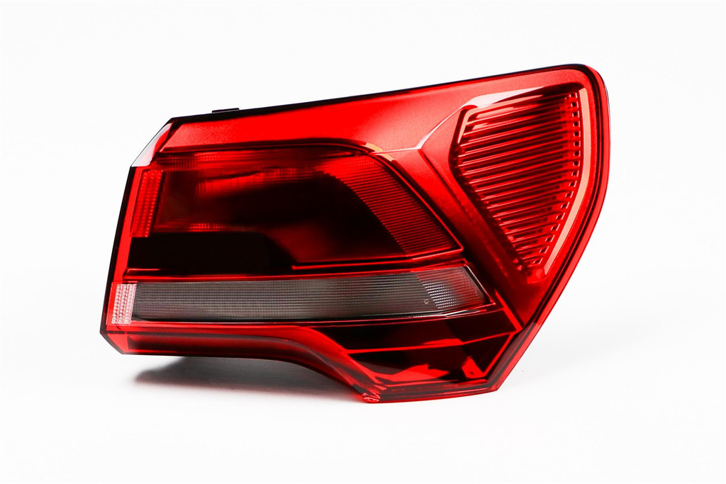 Rear light right outer Audi Q3 19-