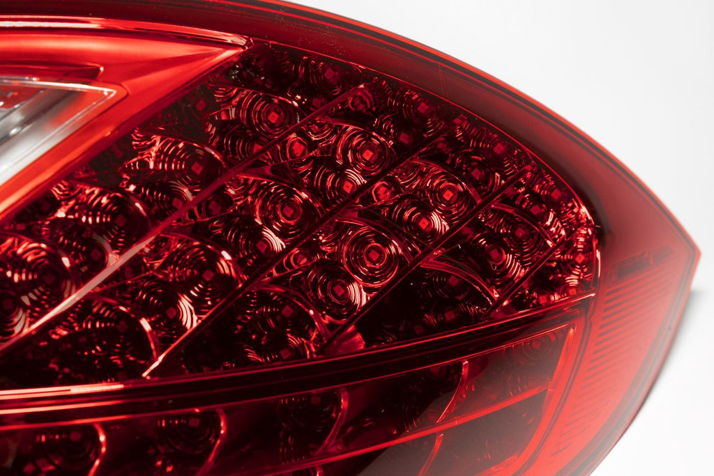 Rear light right outer red LED Porsche Cayenne 11-14 Valeo