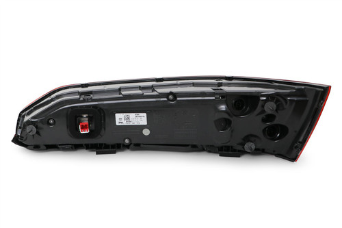 Rear light left LED dynamic indicator Audi Q7 20-