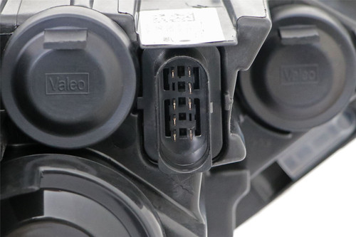 Headlight left halogen VW Passat 15- OEM Valeo