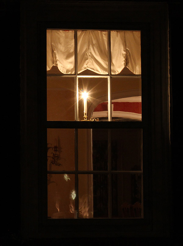 Dual Glow Bright Soft LED Window Candle | Cordless Window Candles