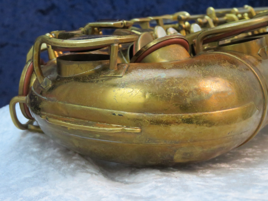 Trang Hoang Thu ページ King Zephyr Alto Saxophone with Art Deco Serial #229856 | Musical
