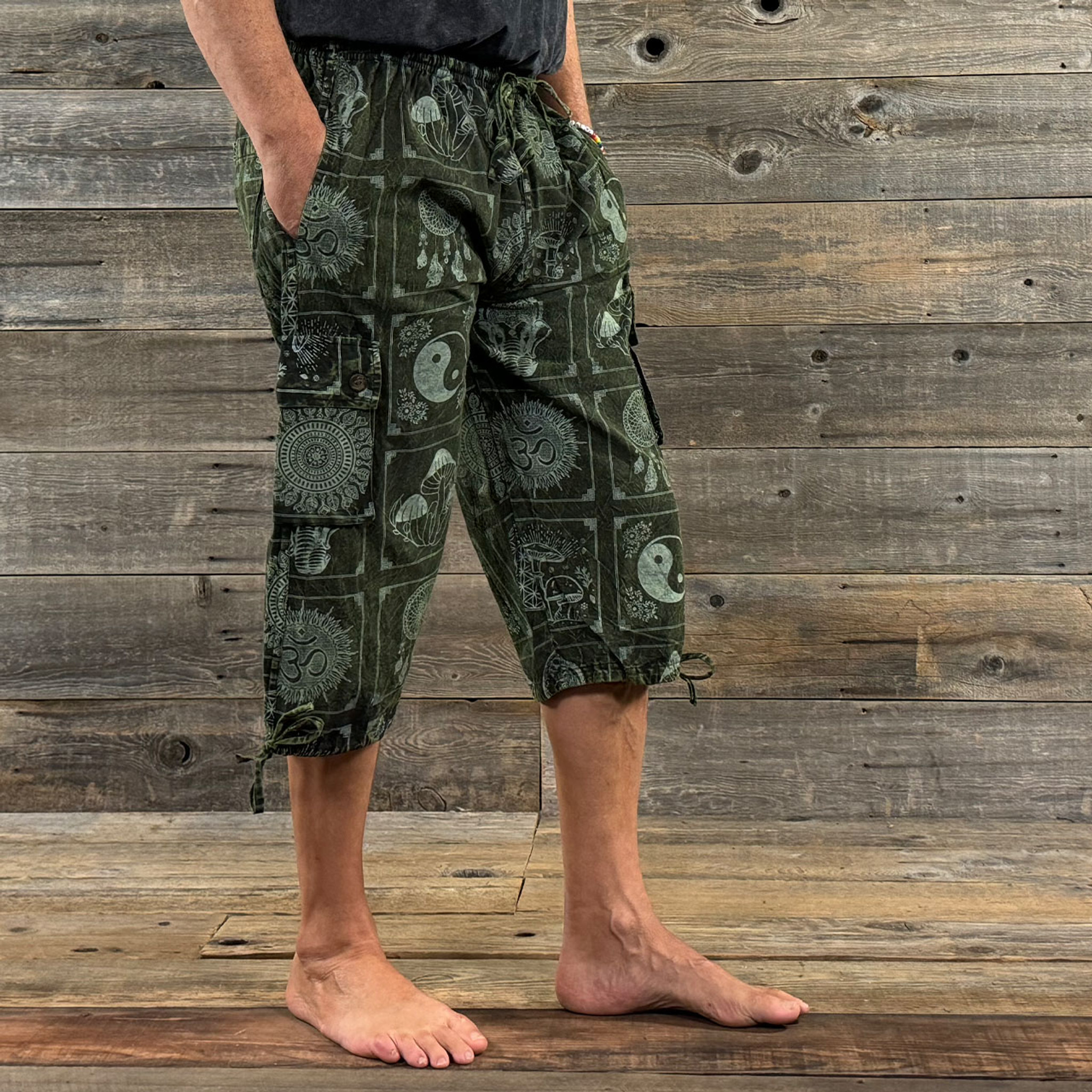 A LITTLE BIT OF EVERYTHING DIGGERS Cotton Enzyme Dye Clam Diggers - 3/4 Pants w/ Multi Print