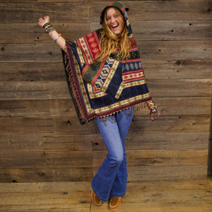 BONFIRE PONCHO Acryl Wool Blend Wooden Button Triangle Poncho