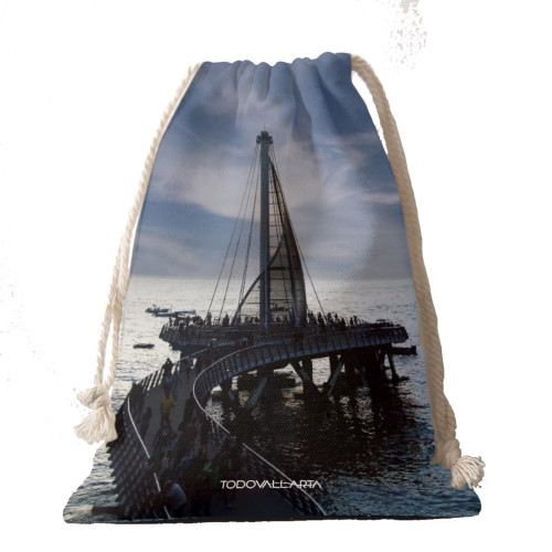 moonlit muelle de playa los muertos drawstring tote bag