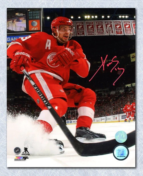 Patel Datsyuk Detroit Red Wings Autographed Spraying Ice 8x10 photo Patel Datsyuk Detroit Red Wings Autographed Spraying Ice 8x10 photo