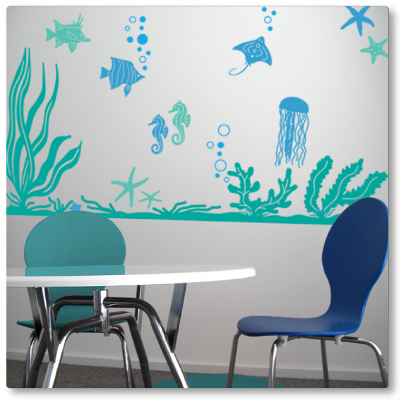 Our underwater world decal has fish, seahorses, jellyfish, starfish, seabed and plants and bubbles. Shown in mint, ice blue and turquoise.