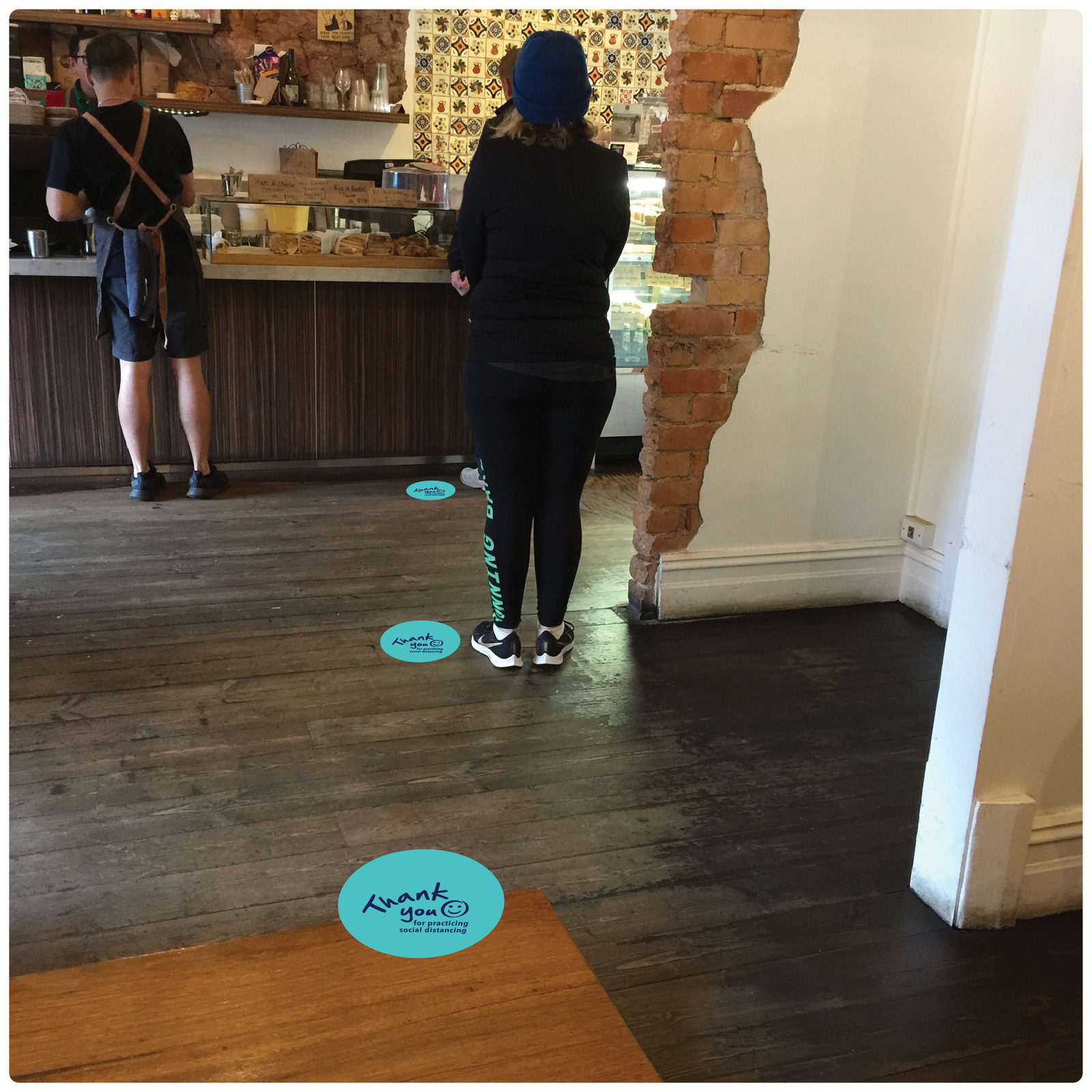 social distancing floor sticker for hard floors, pack of 5, teal
Self-adhesive Corona virus floor sticker to help social distancing.