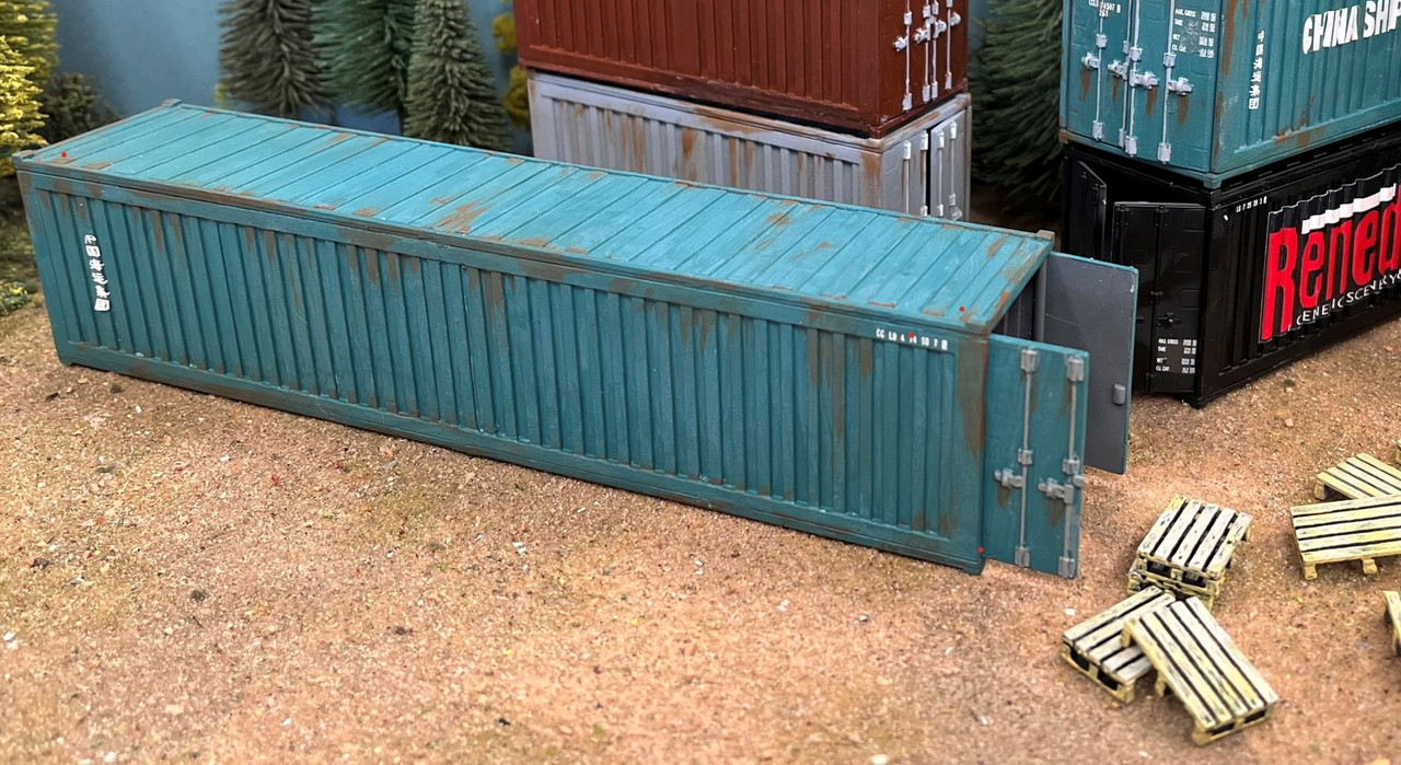 Shipping Container & 8 Pallets (40FT) Shipping Container & 8 Pallets (40FT)