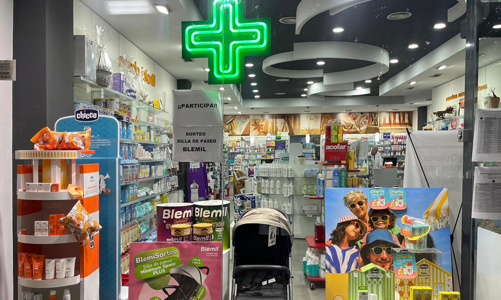 Interior de Farmacia Carmen Ortiz en Benacazón (Sevilla)
