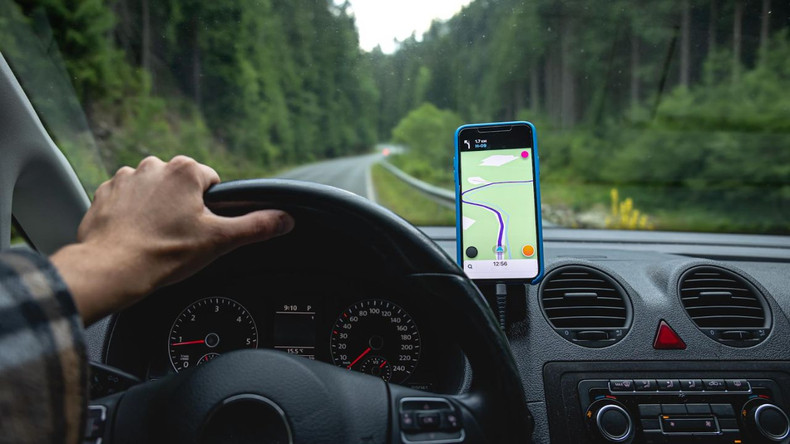 7 Legal Places to Put a Phone Holder in a Car (Avoid Fines)