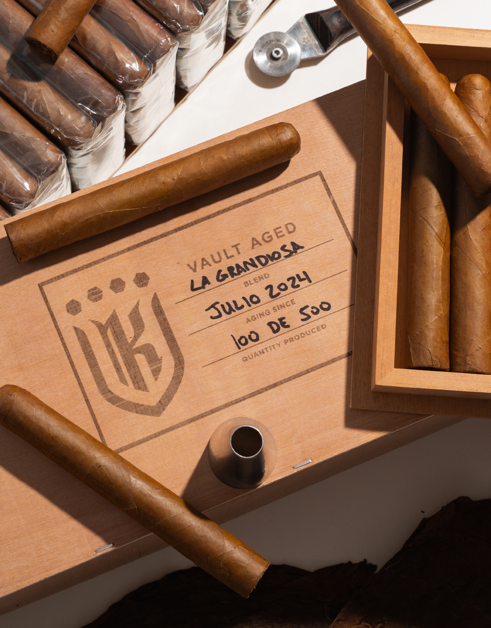 Kelner Vault Aged "La Grandiosa" crate of 100 rare exclusive cigars