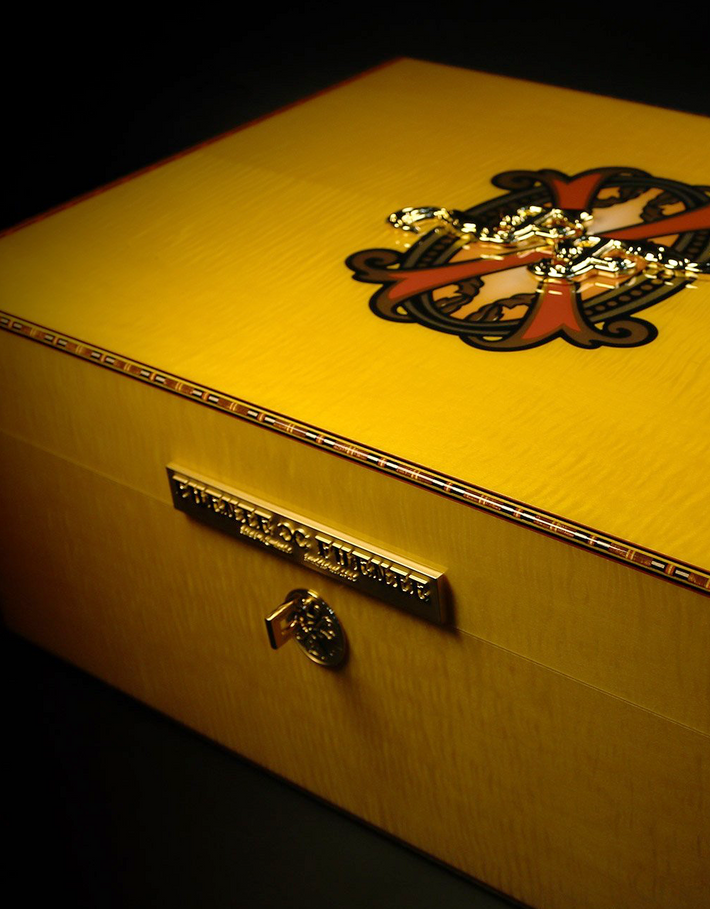 Fuente Fuente Opus X Serie “Heaven and Earth” Big B Humidor 2025 Yellow Closed