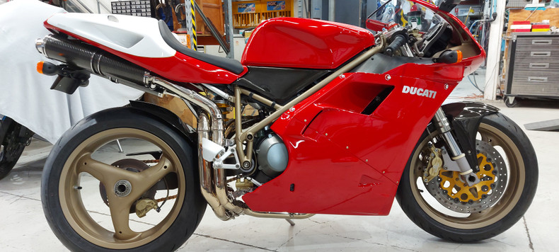 What a Beast!! Ducati 916