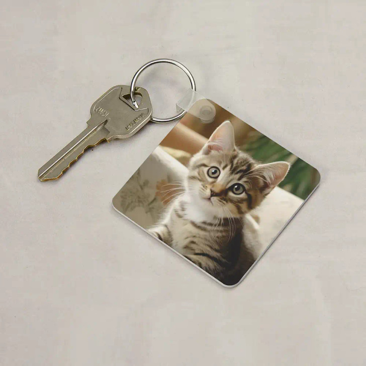 Best Cat Mom Personalized keychain has a picture of her favorite Feline