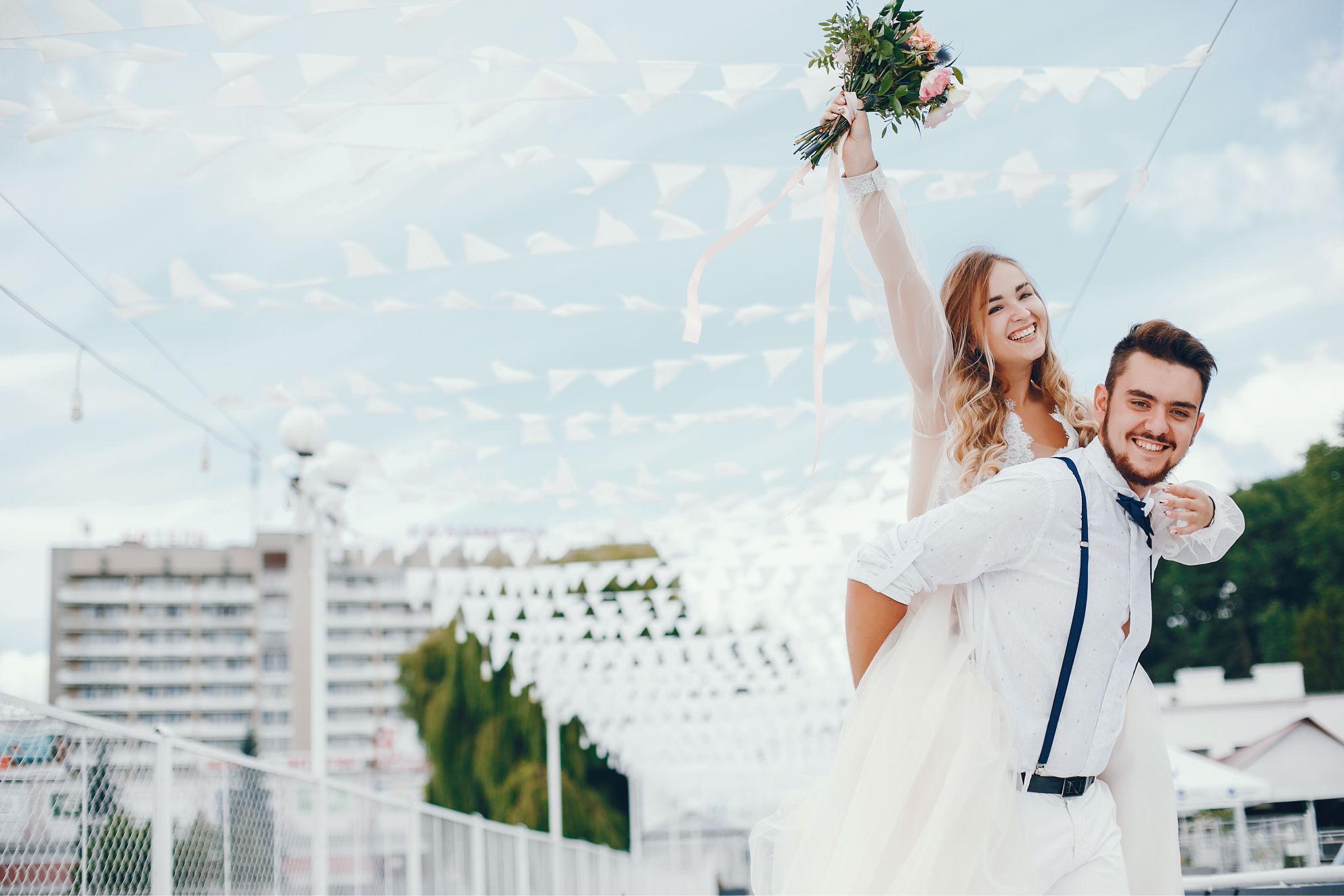 Sizzling Summer Wedding Ideas - Remember Me Gifts