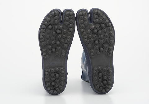 spiked tabis