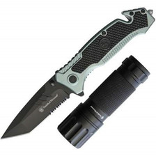 Smith & Wesson Folding Knife and Galaxy Flashlight SWP17-8CP Black