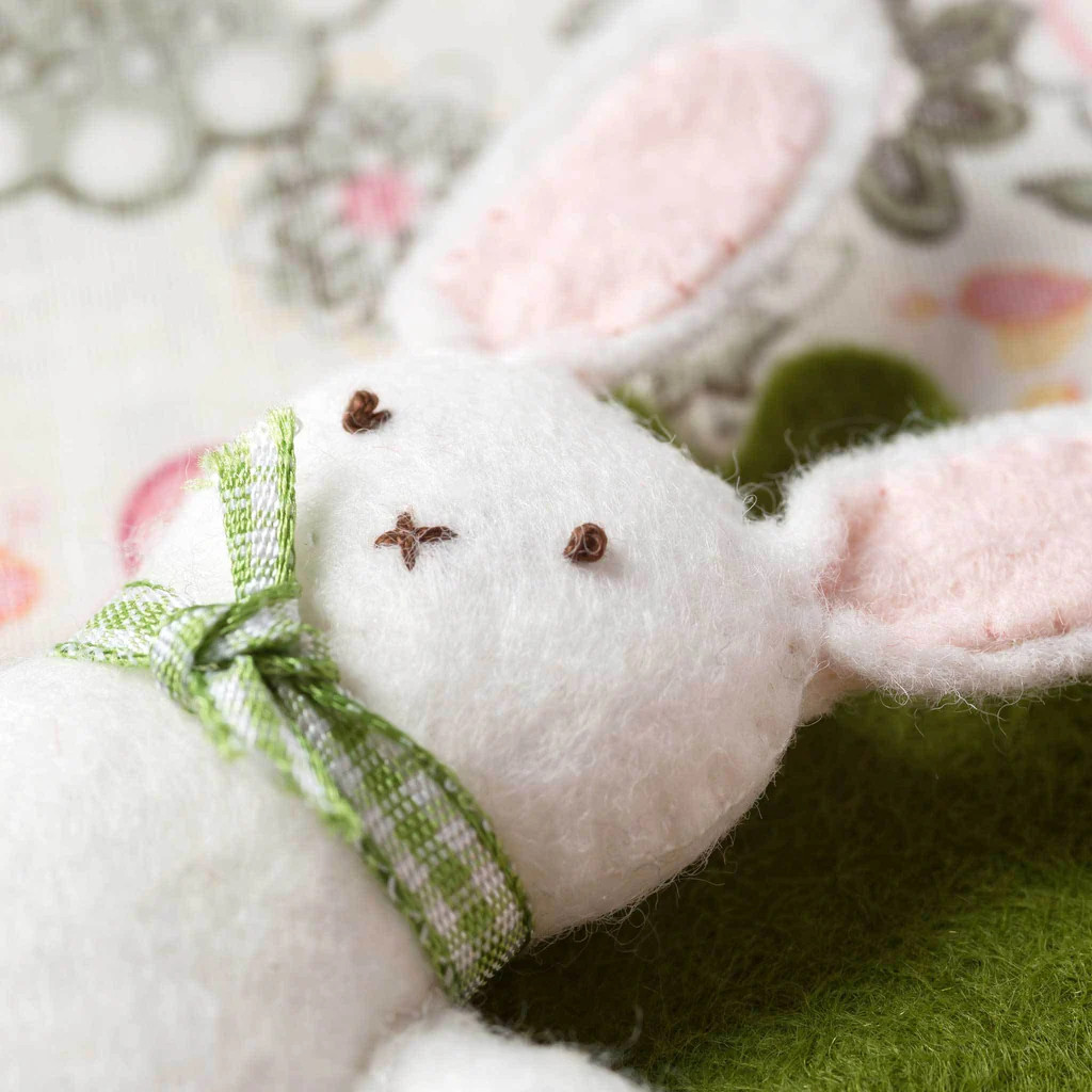 Bunny in Carrot Bed Felt Craft Mini Kit - Sew & Co