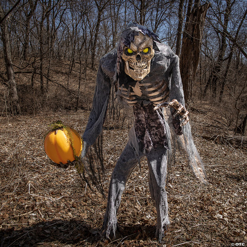 Prowling Jack  Animated Prop 7 Ft