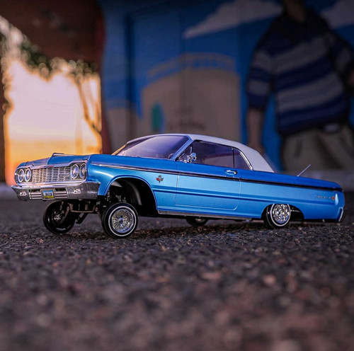 Redcat SixtyFour RC Car 1:10 1964 Chevrolet Impala Hopping Lowrider, Blue/White
