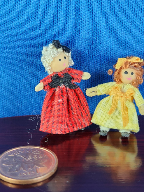 Handcrafted Doll Set (1 1/4" tall) 