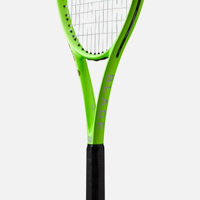 Wilson Blade Feel RXT 105 Tennis racket