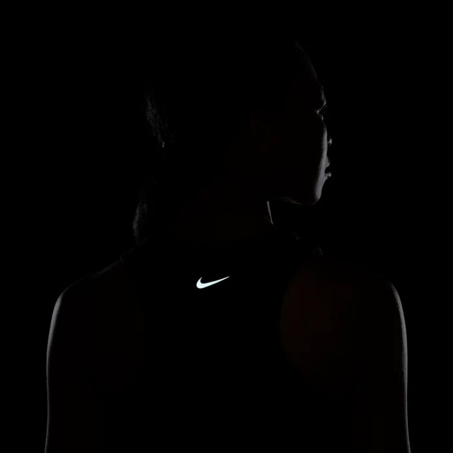 Nike One Fitted Women's Dri-FIT Cropped Tank Top