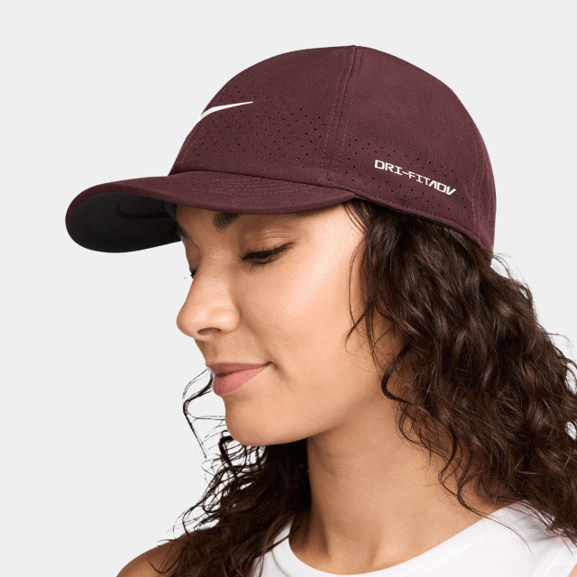 maroon cap nike