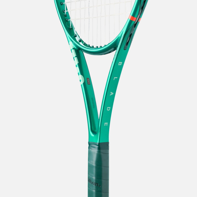 Wilson Blade 98 16x19 V10 Tennis Racket