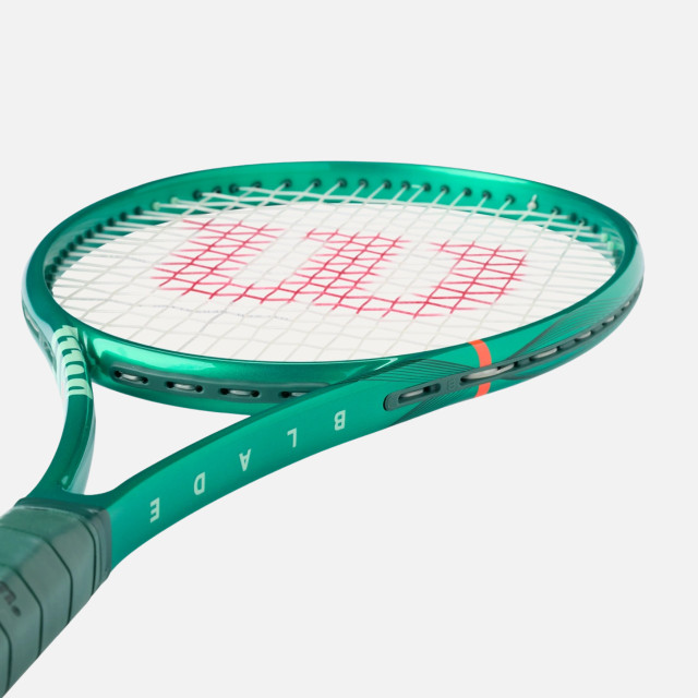 Wilson Blade 98 16x19 V10 Tennis Racket