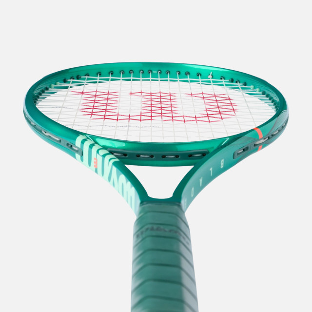 Wilson Blade 98 16x19 V10 Tennis Racket