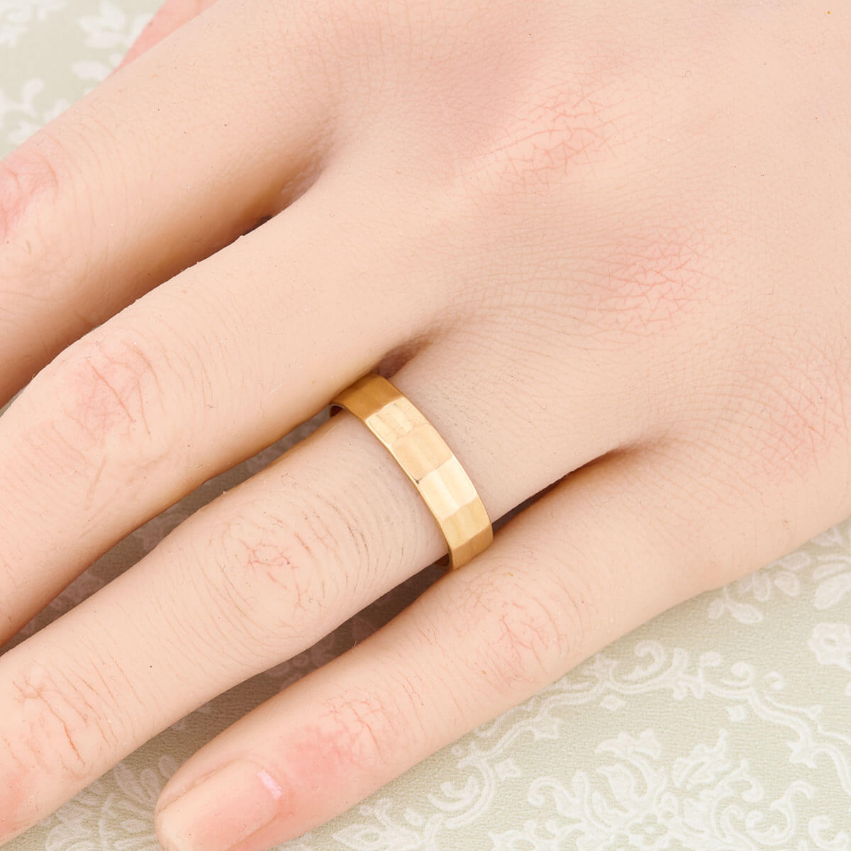 Second Hand 18ct Gold Flat Edged Plain Band RH Jewellers