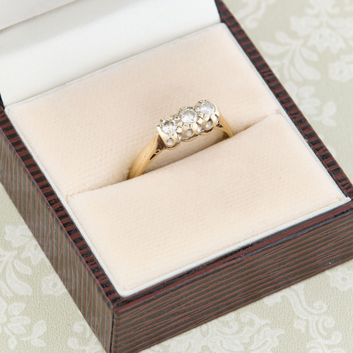 Second Hand 18ct Gold 3 Stone Diamond Ring RH Jewellers