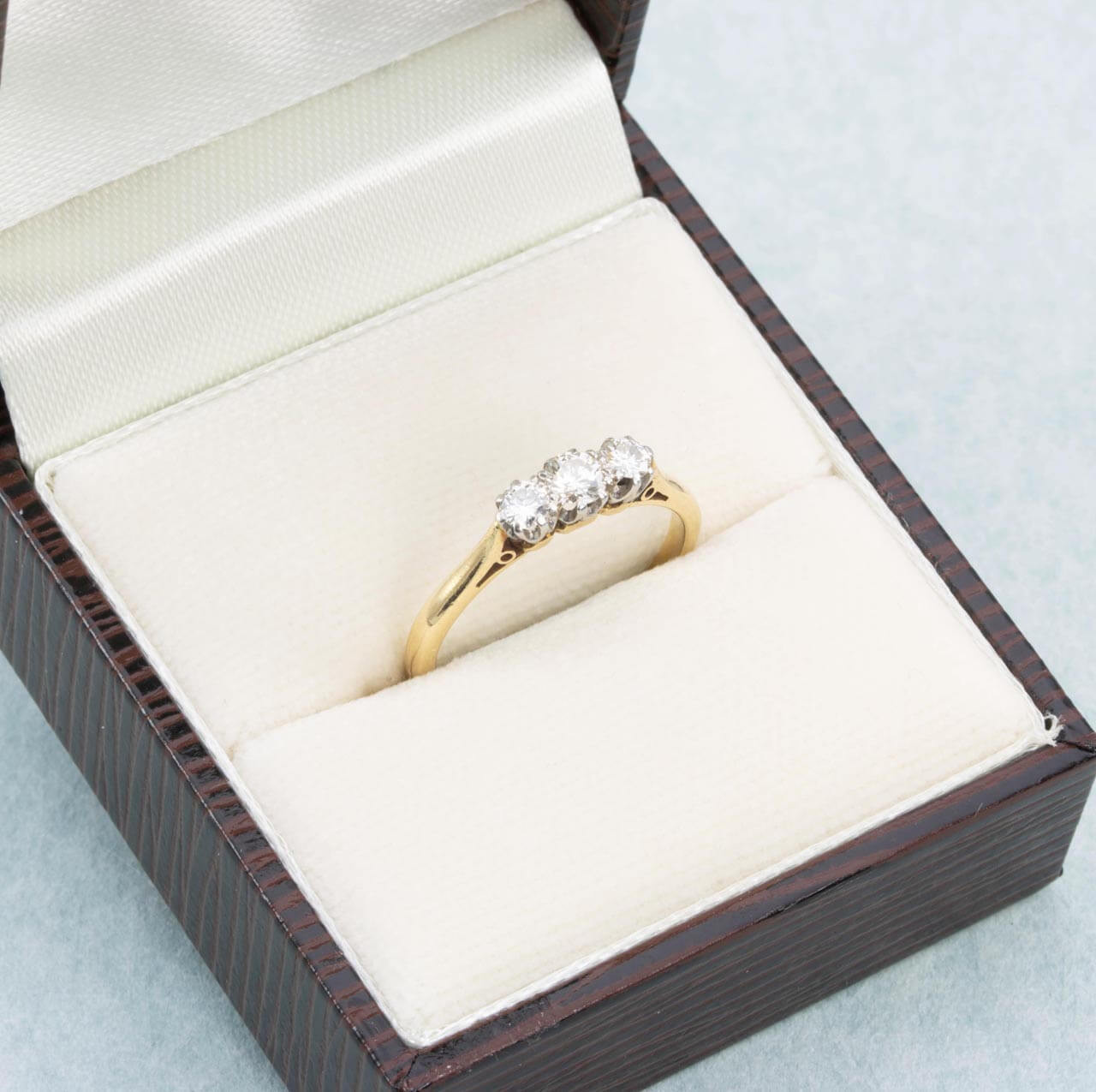 Second Hand 18ct Gold 3 Stone Diamond Ring RH Jewellers