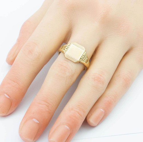Vintage 1940s 9ct Gold Rectangular Signet Ring | RH Jewellers