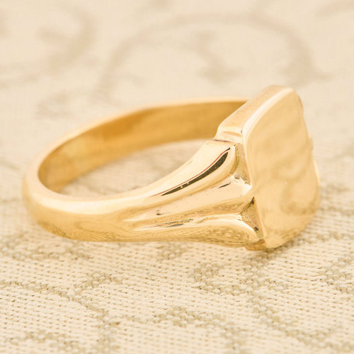Vintage 9ct Gold Rectangle Signet Ring 1958-1959 | RH Jewellers