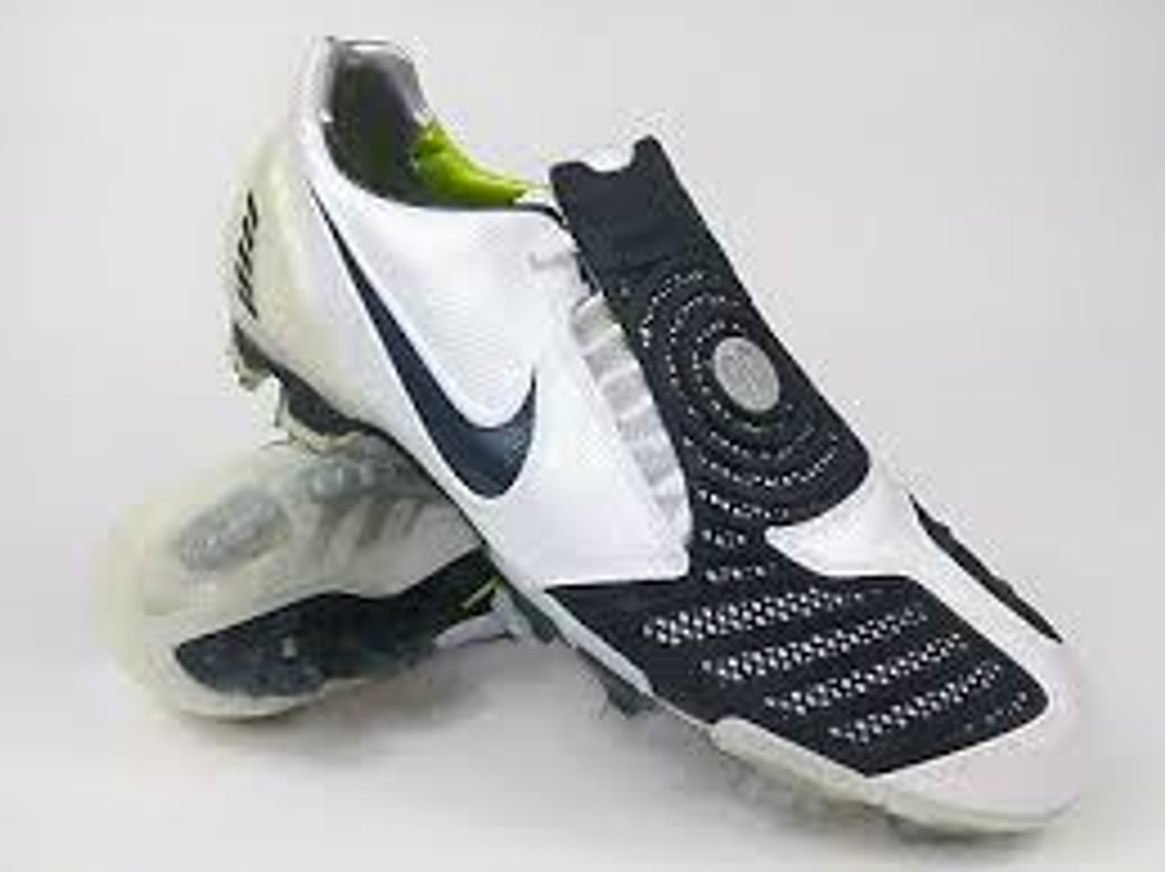 nike total 90 black and white