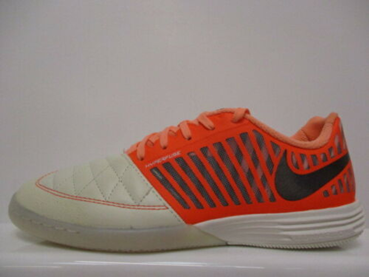 NIKE LUNARGATO II MAHAGONY HYPER CRIMSON Soccer Plus