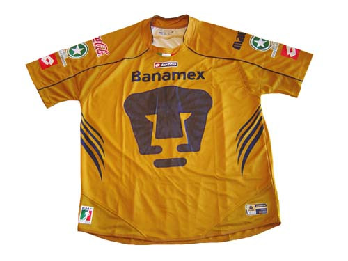 playera pumas dorada