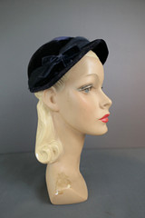 Vintage Midnight Blue Velvet Hat with Bows and Tulle, late 1940s, 21 inch head
