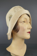 Vintage 1930s Appliques Cloche Hat, Cream Fabric with Flowers, Peerless, issues