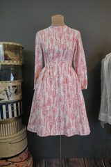 Cute Vintage Mandolin Print Day Dress, 1960s Red & White Cotton, 32 bust
