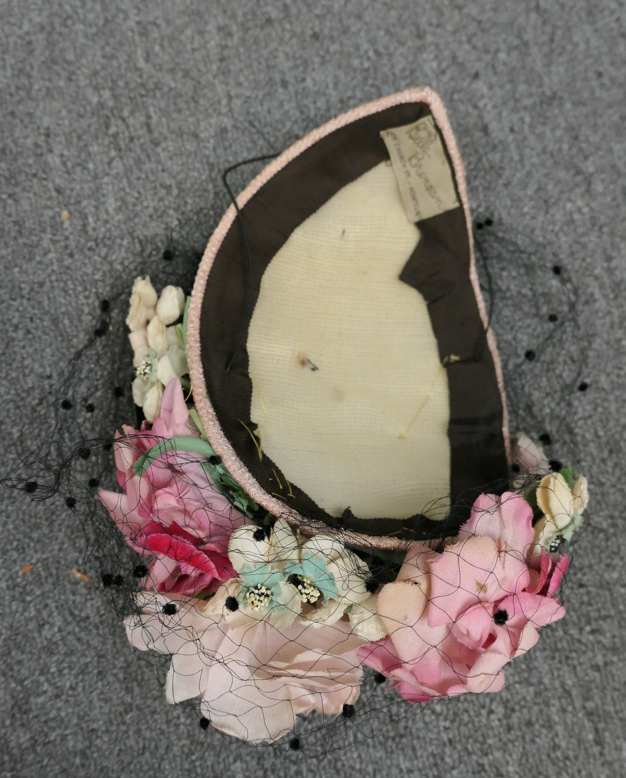1940s Vintage Green Tilt Style Hat With Large Pink Flowers And Green Leaves xs3x main image 2